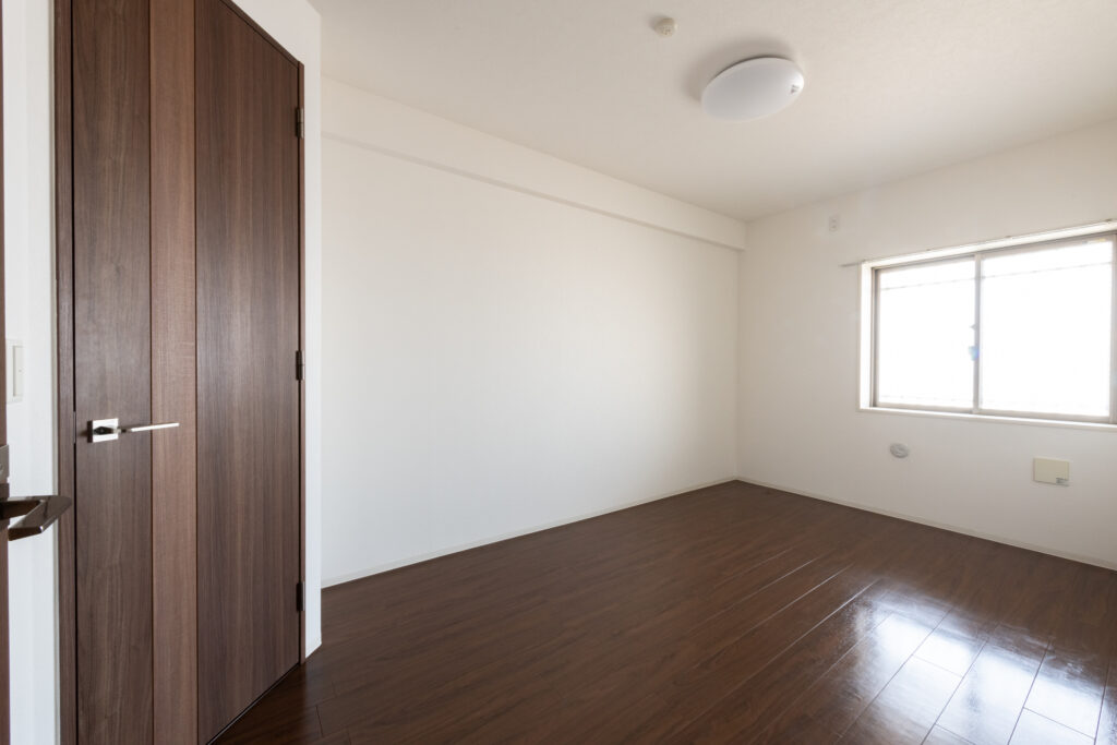 賃貸住宅新聞によると、非喫煙者限定の賃貸住宅3棟30戸を運営し、すべて満室稼働を実現したという事例もあります。